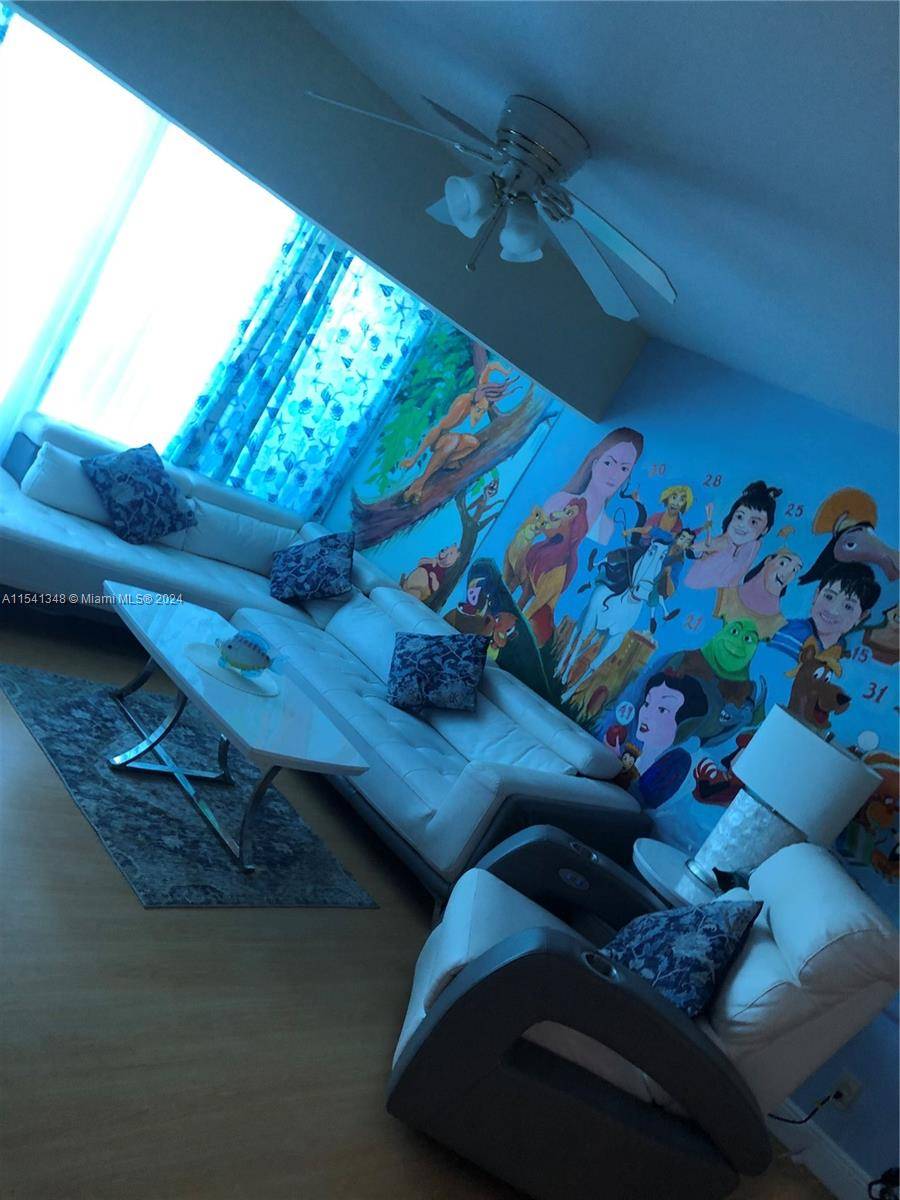 Miami Beach, FL 33140,5445 Collins Ave #TH2