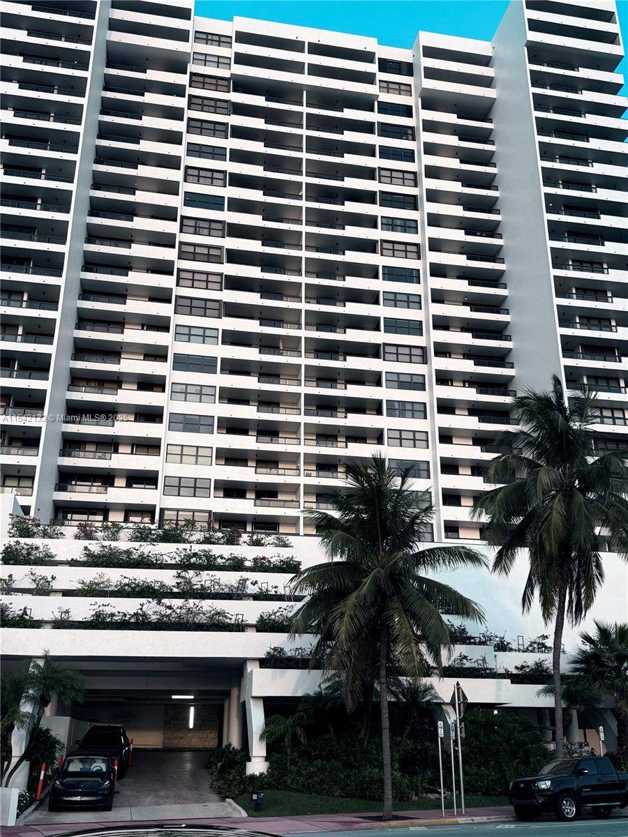 Miami Beach, FL 33140,2555 Collins Ave #506