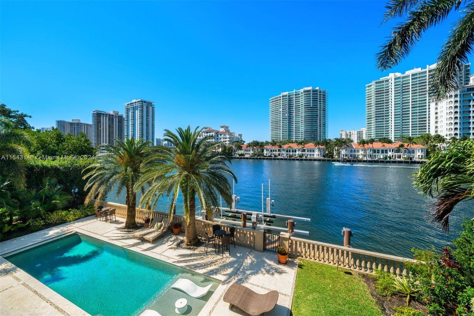 Golden Beach, FL 33160,220 S Island Dr
