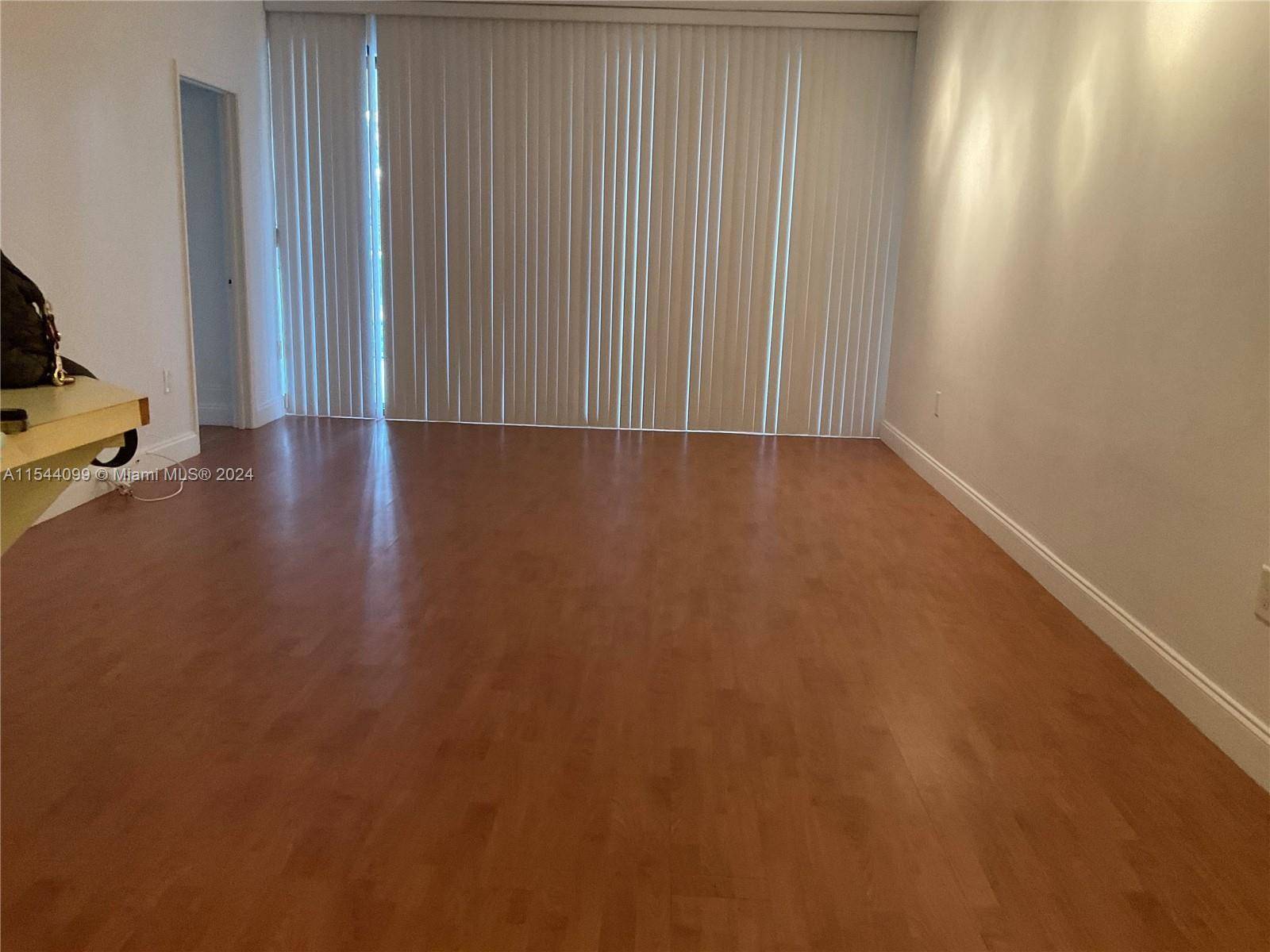Aventura, FL 33160,4000 Island Blvd #102