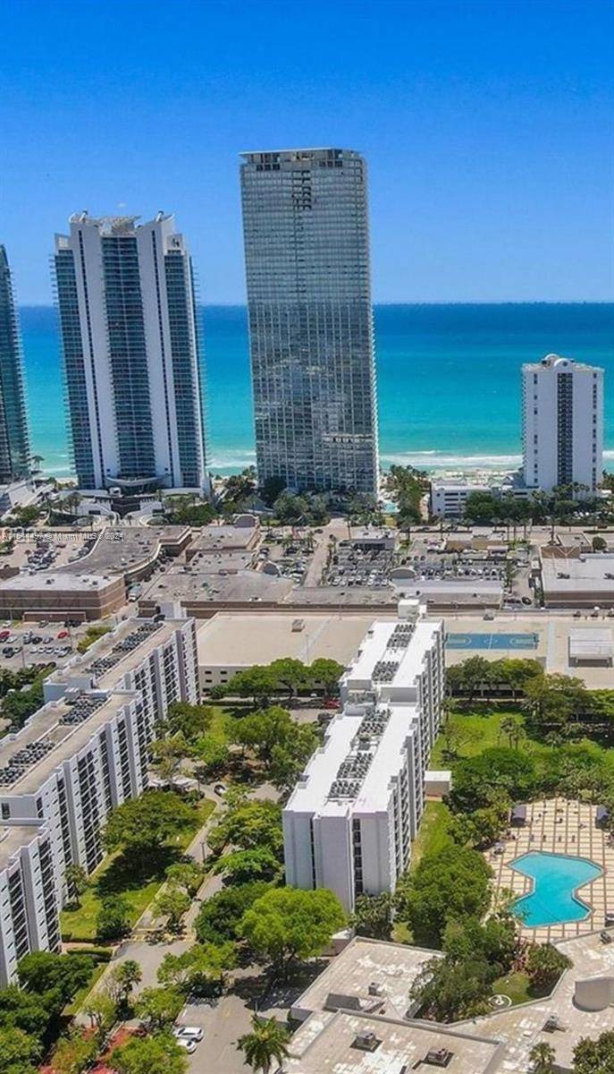 Sunny Isles Beach, FL 33160,17021 N Bay Rd #318