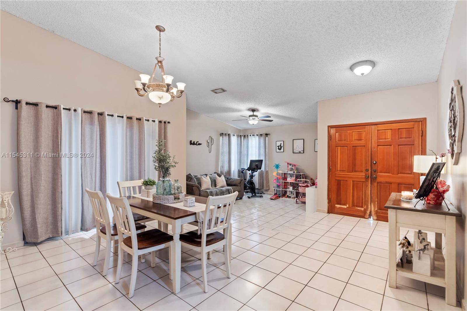 Miami, FL 33193,15037 SW 63rd St