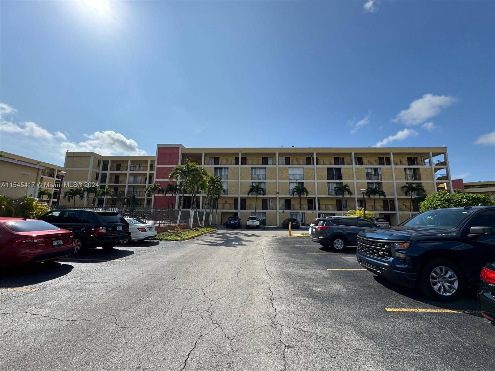 Miami, FL 33172,9240 Fontainebleau Blvd #204