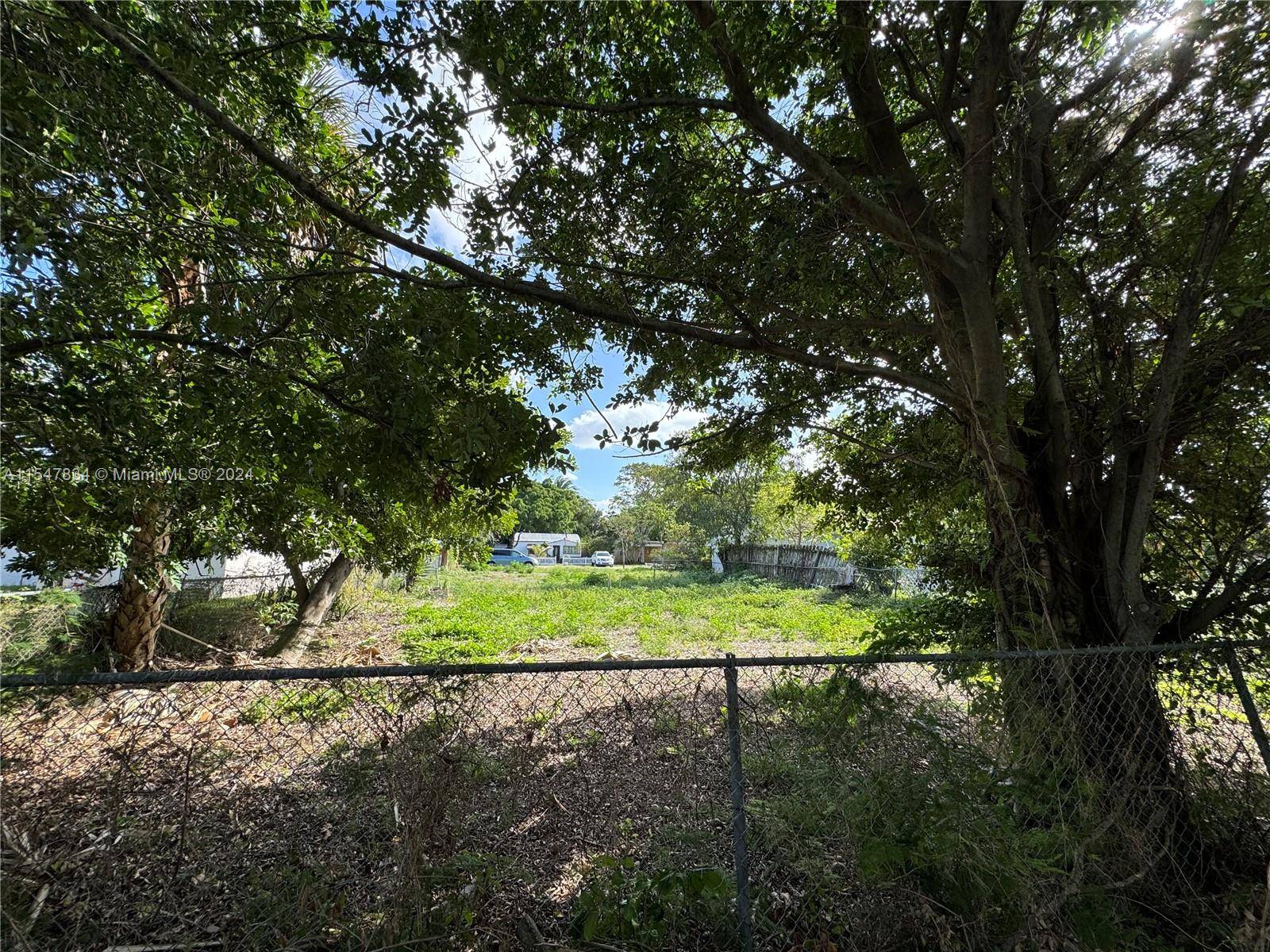 Hollywood, FL 33020,2205 Coolidge St