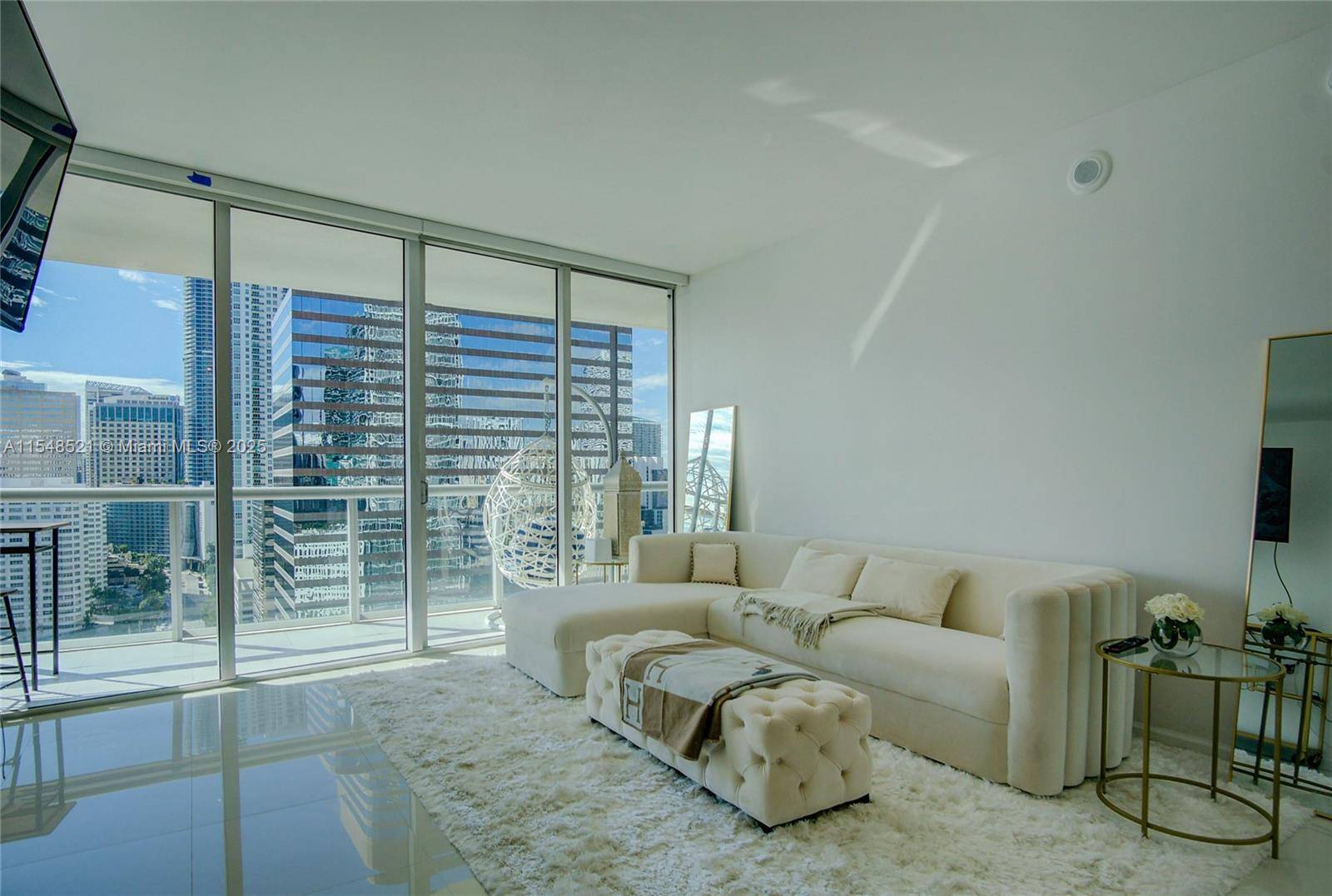 Miami, FL 33131,495 Brickell Ave #2111