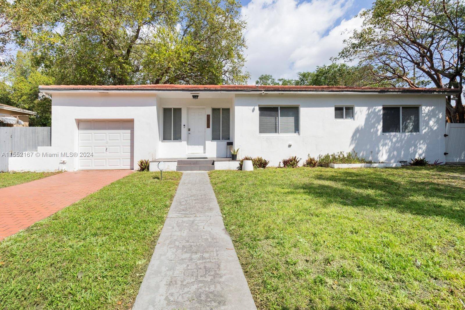 North Miami, FL 33161,965 NE 130th St