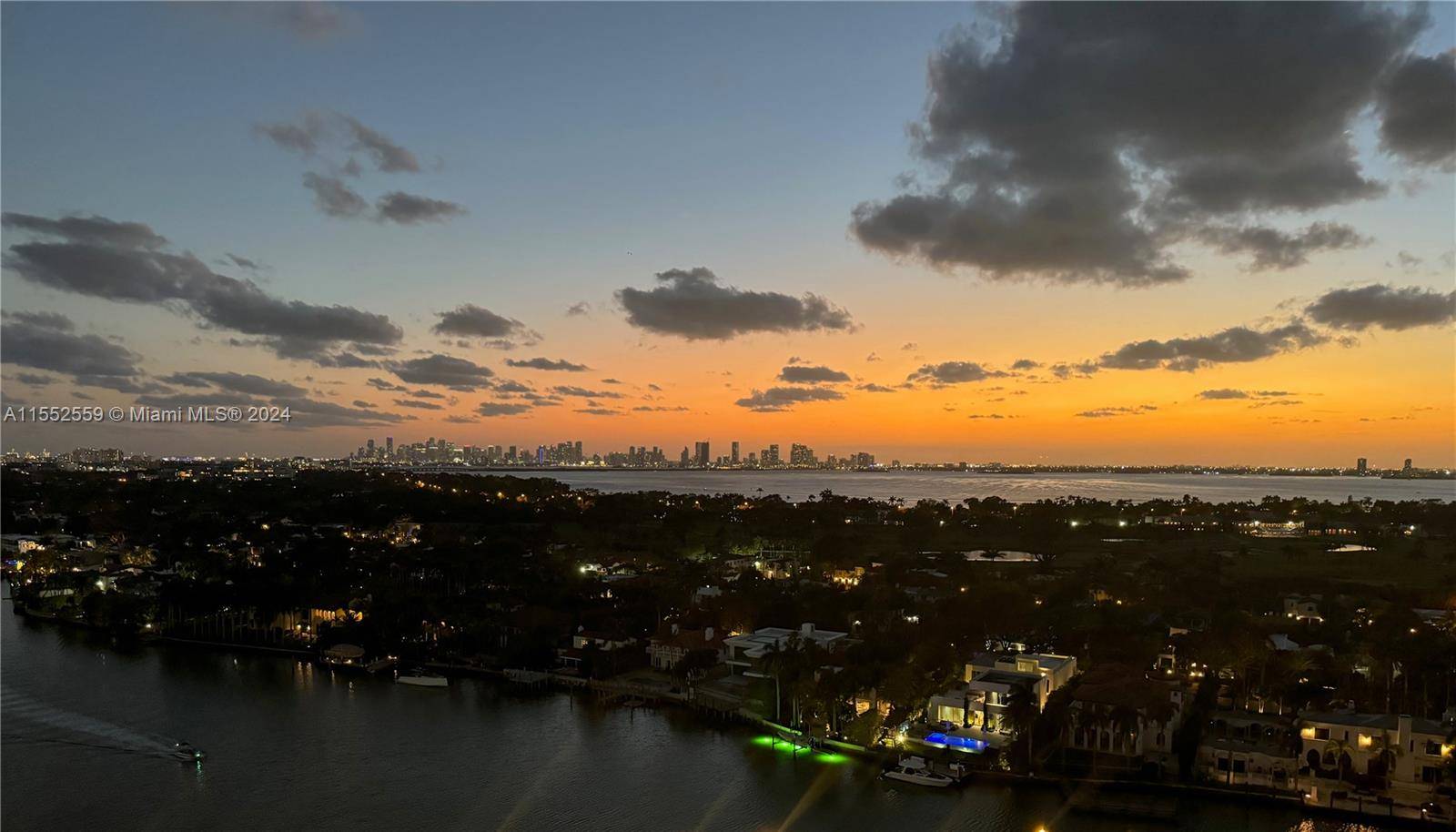 Miami Beach, FL 33140,5660 COLLINS #18 AB