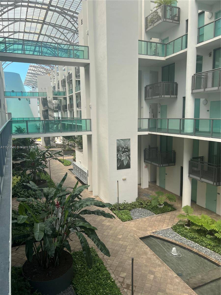 Miami Beach, FL 33140,6000 Collins Ave #319