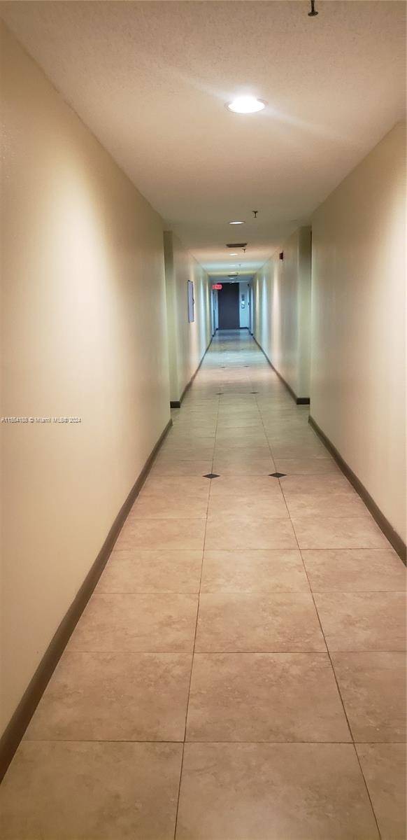 North Miami Beach, FL 33160,17890 W Dixie Hwy #508
