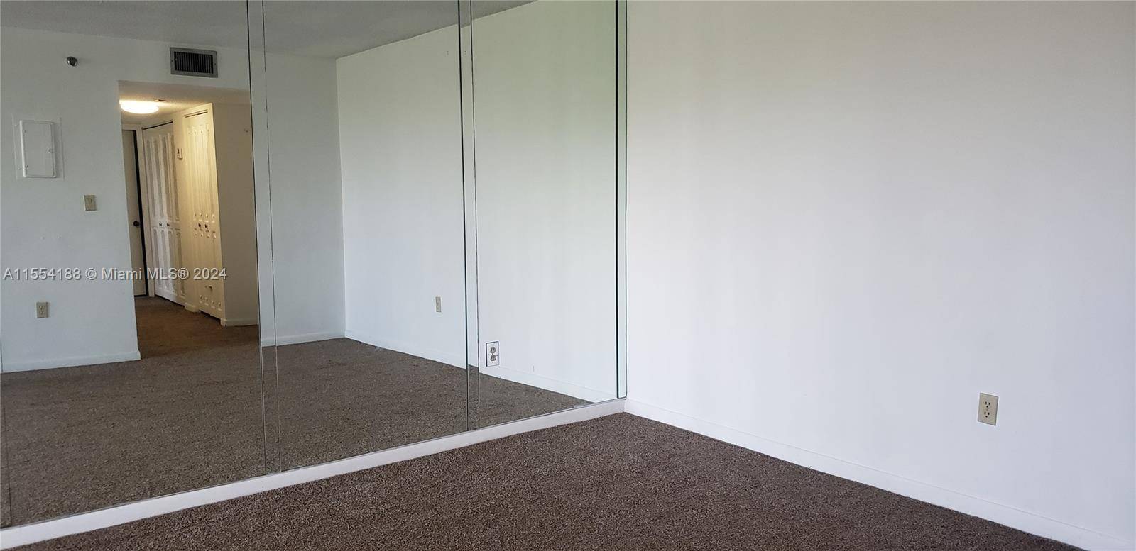 North Miami Beach, FL 33160,17890 W Dixie Hwy #508