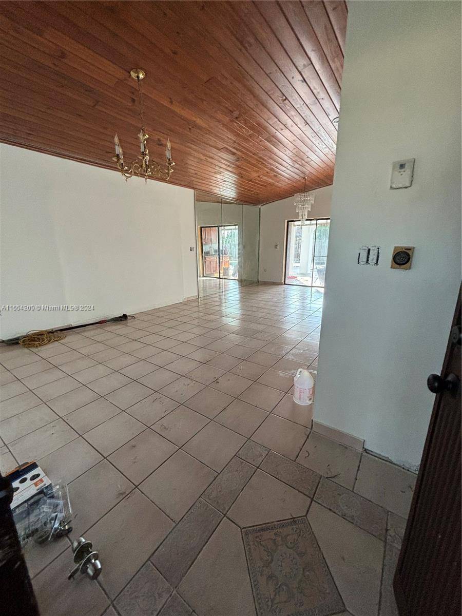 Miami, FL 33177,19422 SW 119th Ct
