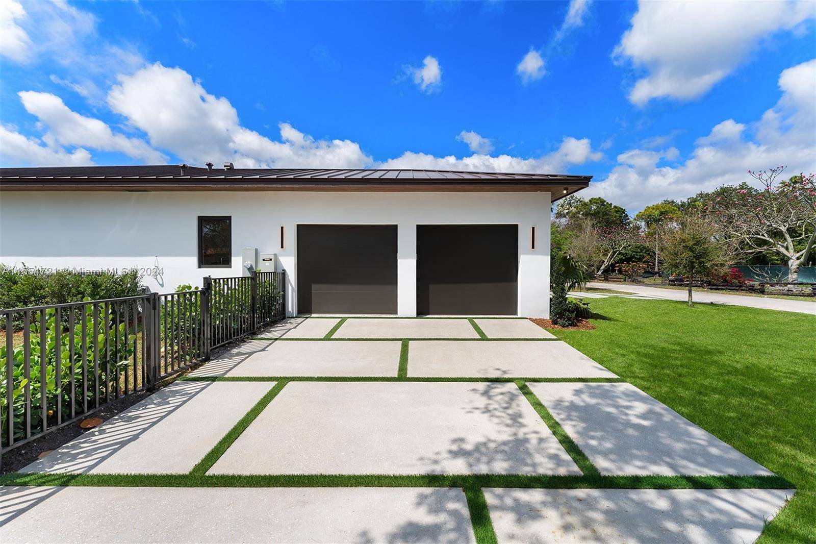 Pinecrest, FL 33156,8000 SW 135th St