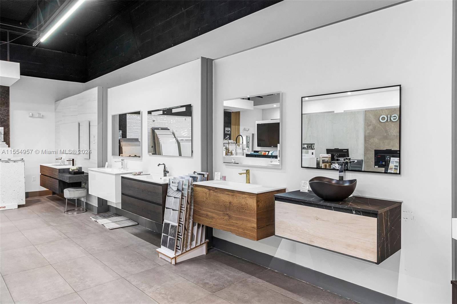 Doral, FL 33122,Bath Vanities/Accessories and Flooring