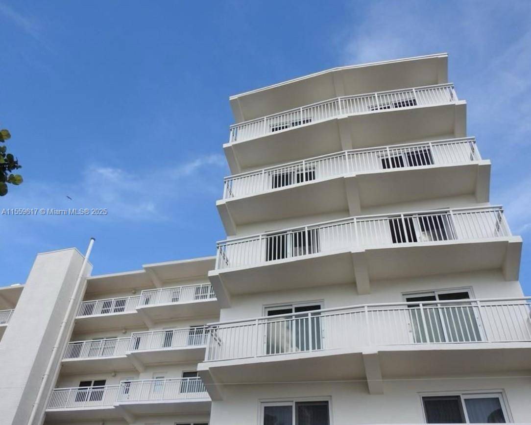 Hollywood, FL 33019,901 S Surf Rd #504