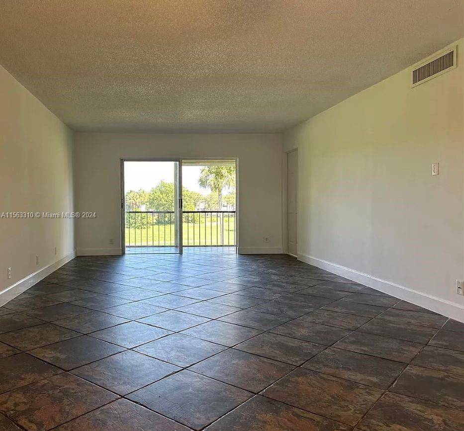 Lauderhill, FL 33319,6201 N Falls Cir Dr #304