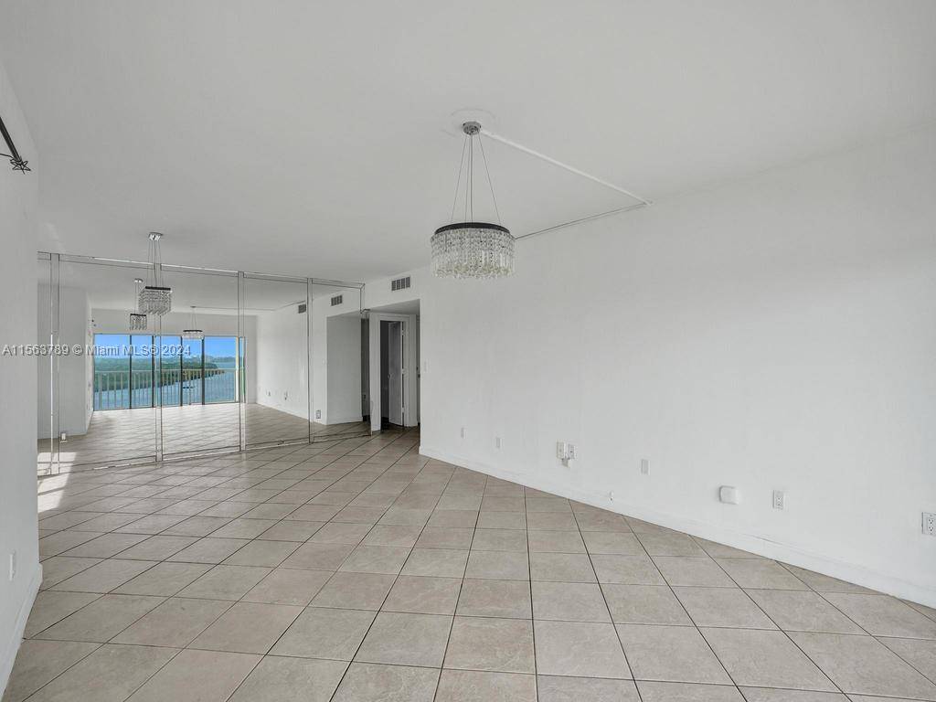 Sunny Isles Beach, FL 33160,300 Bayview Dr #906