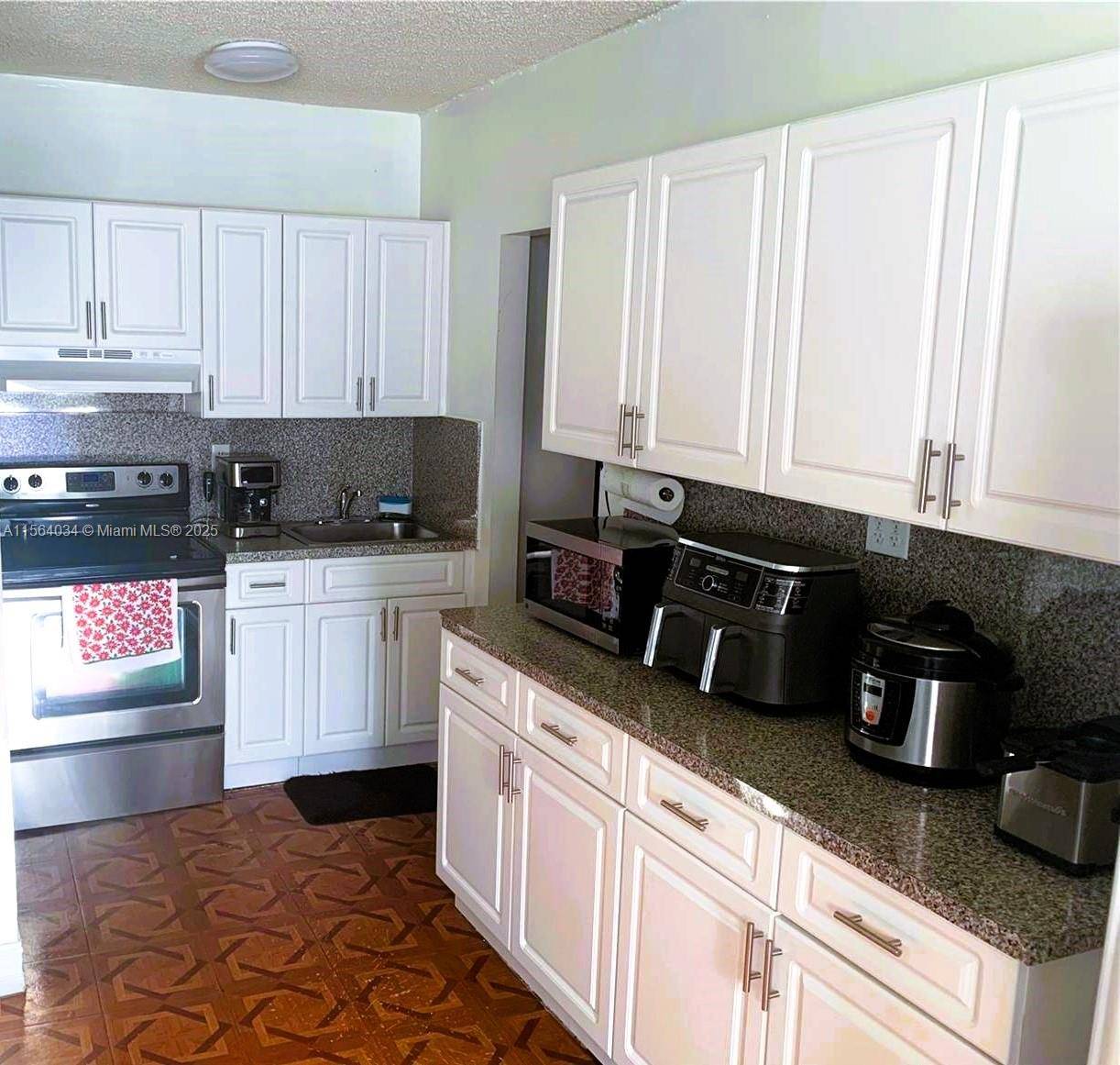 Hialeah, FL 33013,662 E 21st St