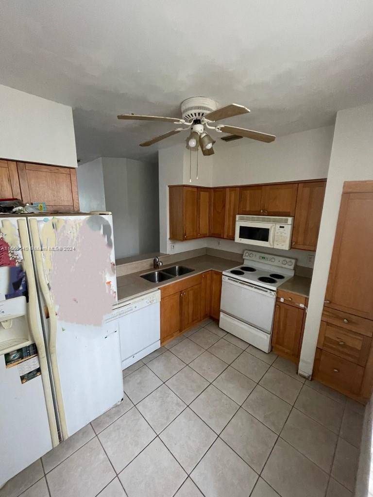 Miami, FL 33179,870 NE 212th Ter #3