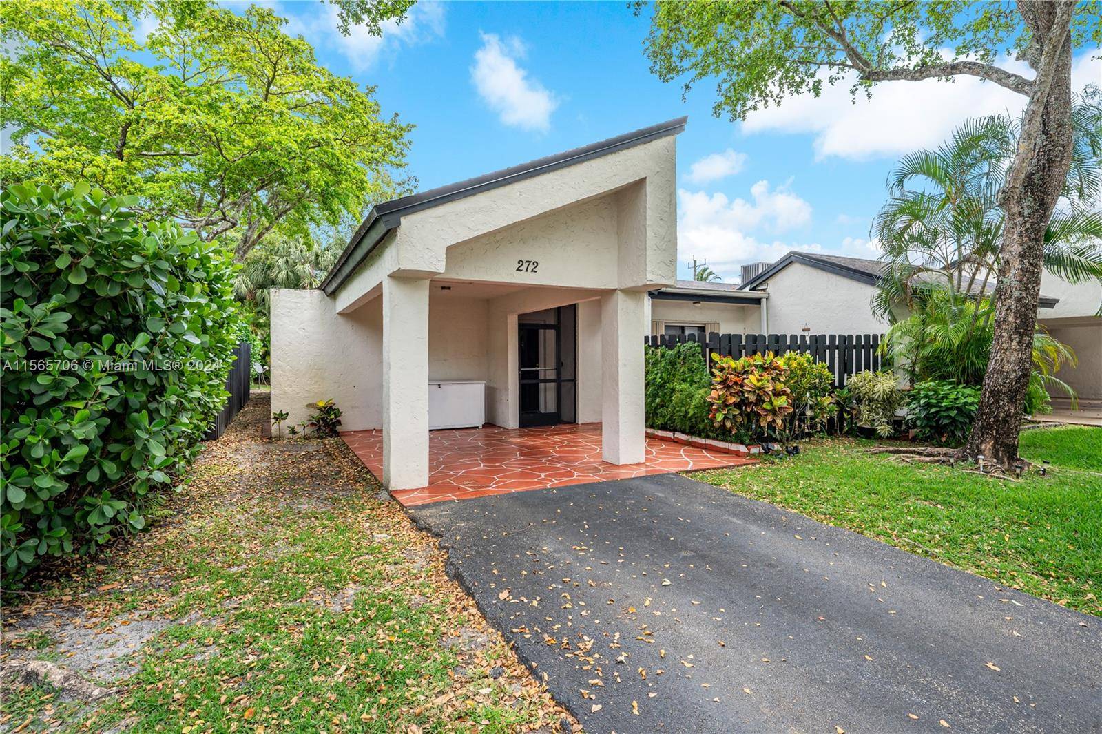 Weston, FL 33326,272 Fairway Circle #98