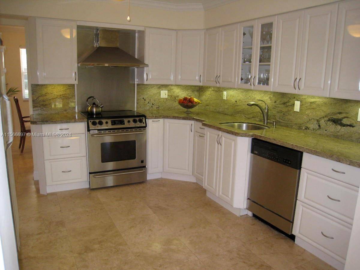 Pinecrest, FL 33156,9840 SW 73rd Ave
