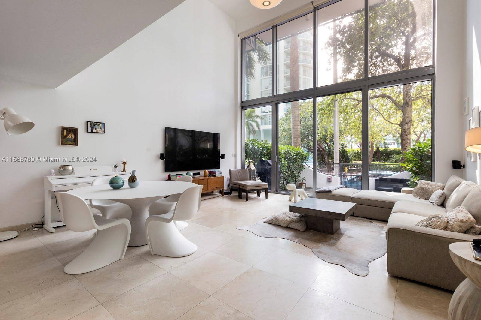 Miami Beach, FL 33140,6000 Collins Ave #108