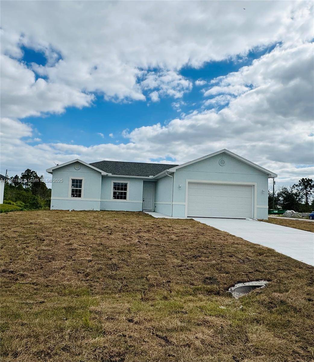 Lehigh Acres, FL 33972,426 Mercedes Ct