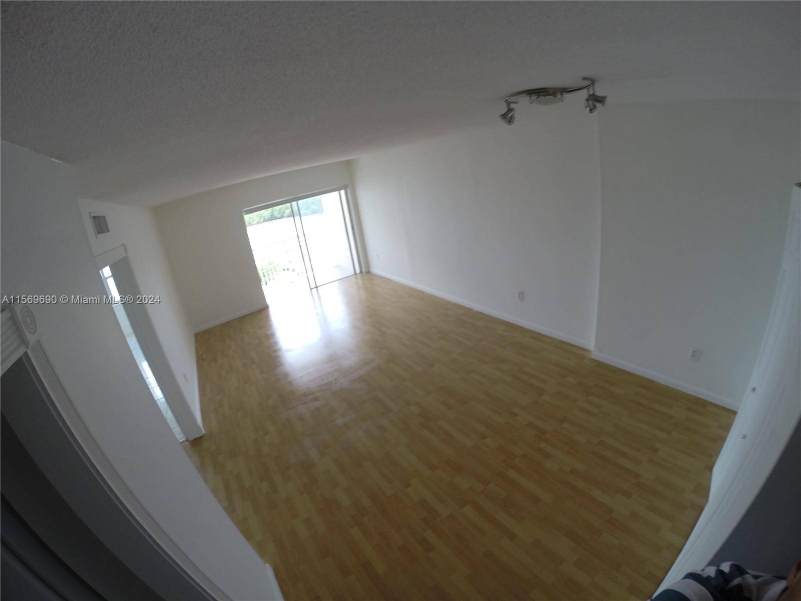 Sunny Isles Beach, FL 33160,400 Kings Point Dr #905