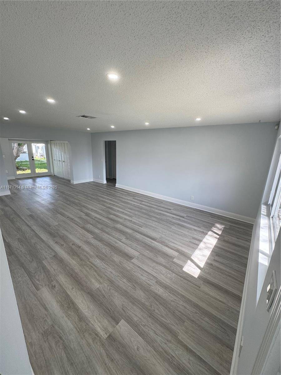 Plantation, FL 33322,8227 NW 15th St