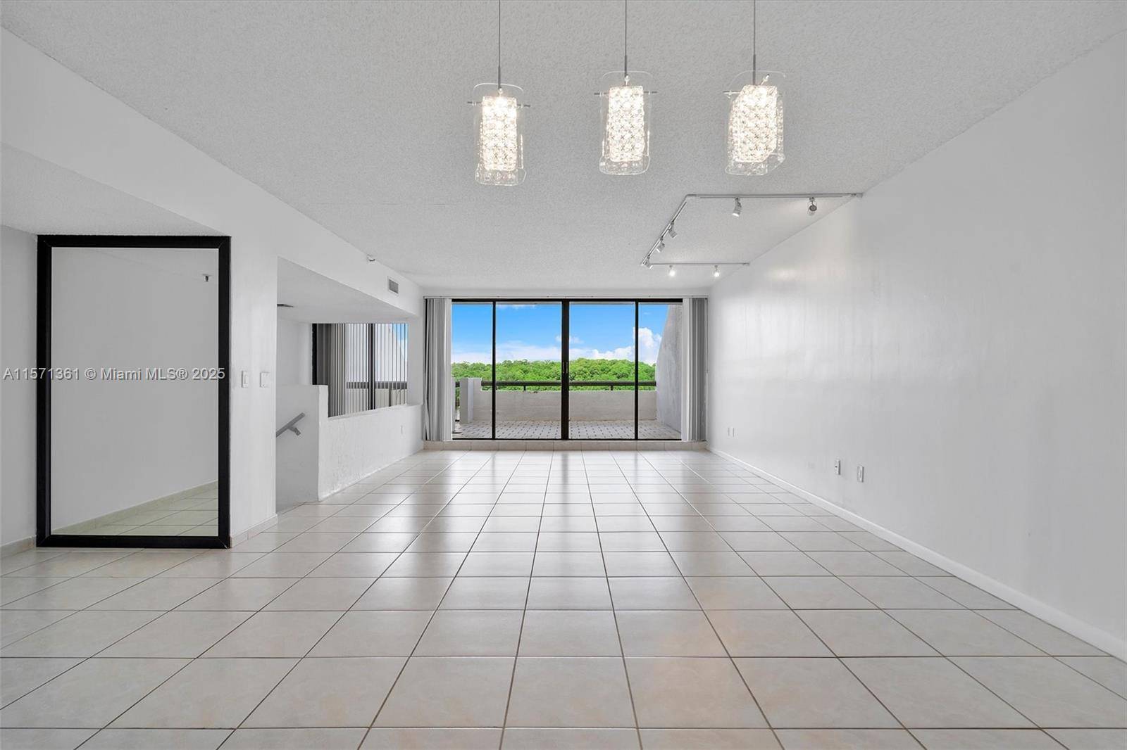 Sunny Isles Beach, FL 33160,456 Poinciana Dr #1620