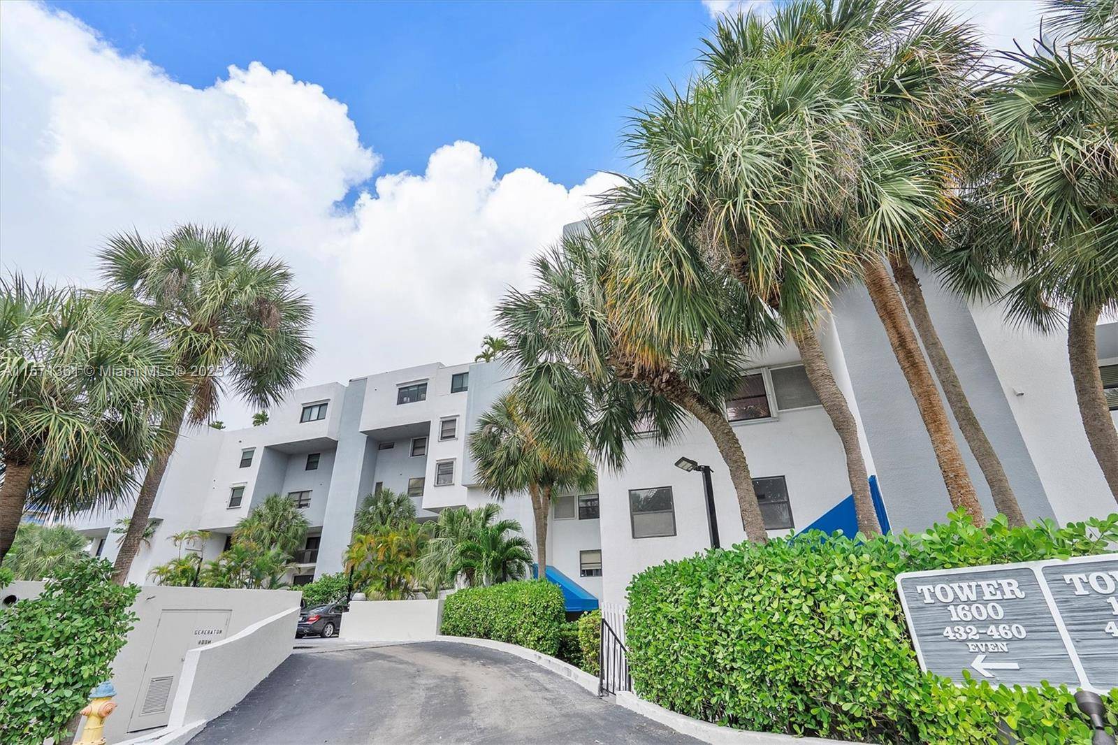 Sunny Isles Beach, FL 33160,456 Poinciana Dr #1620