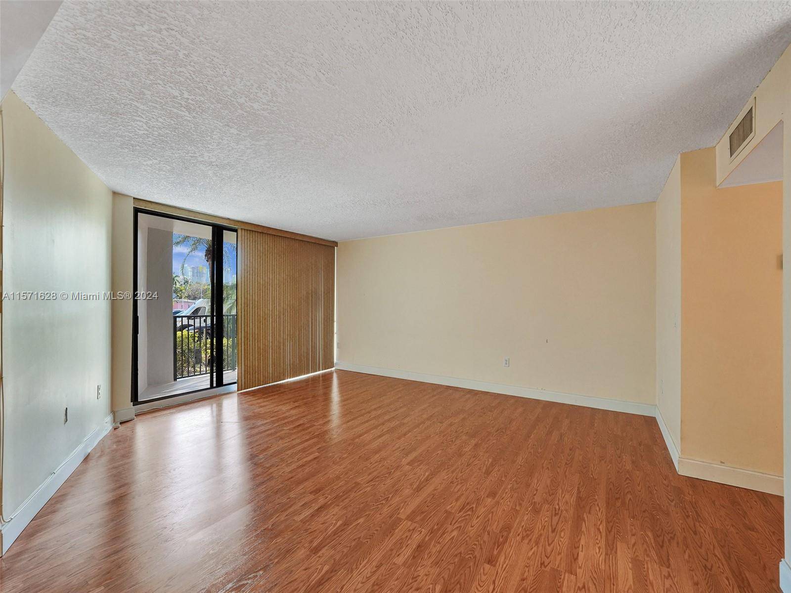 Fort Lauderdale, FL 33315,1101 River Reach Dr #107