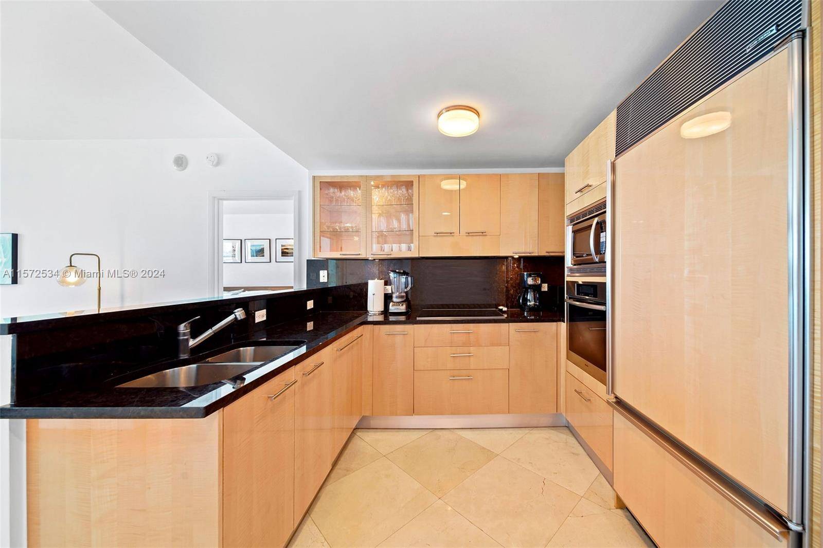Miami Beach, FL 33141,6799 Collins Ave #PH04