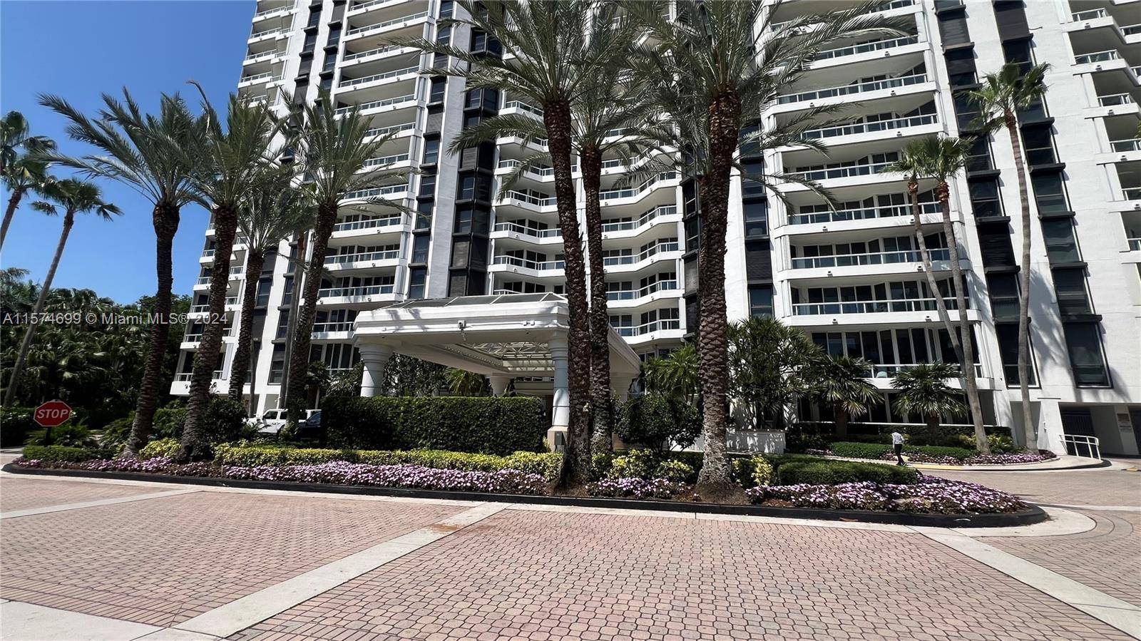 Aventura, FL 33180,21205 Yacht Club Dr #3204