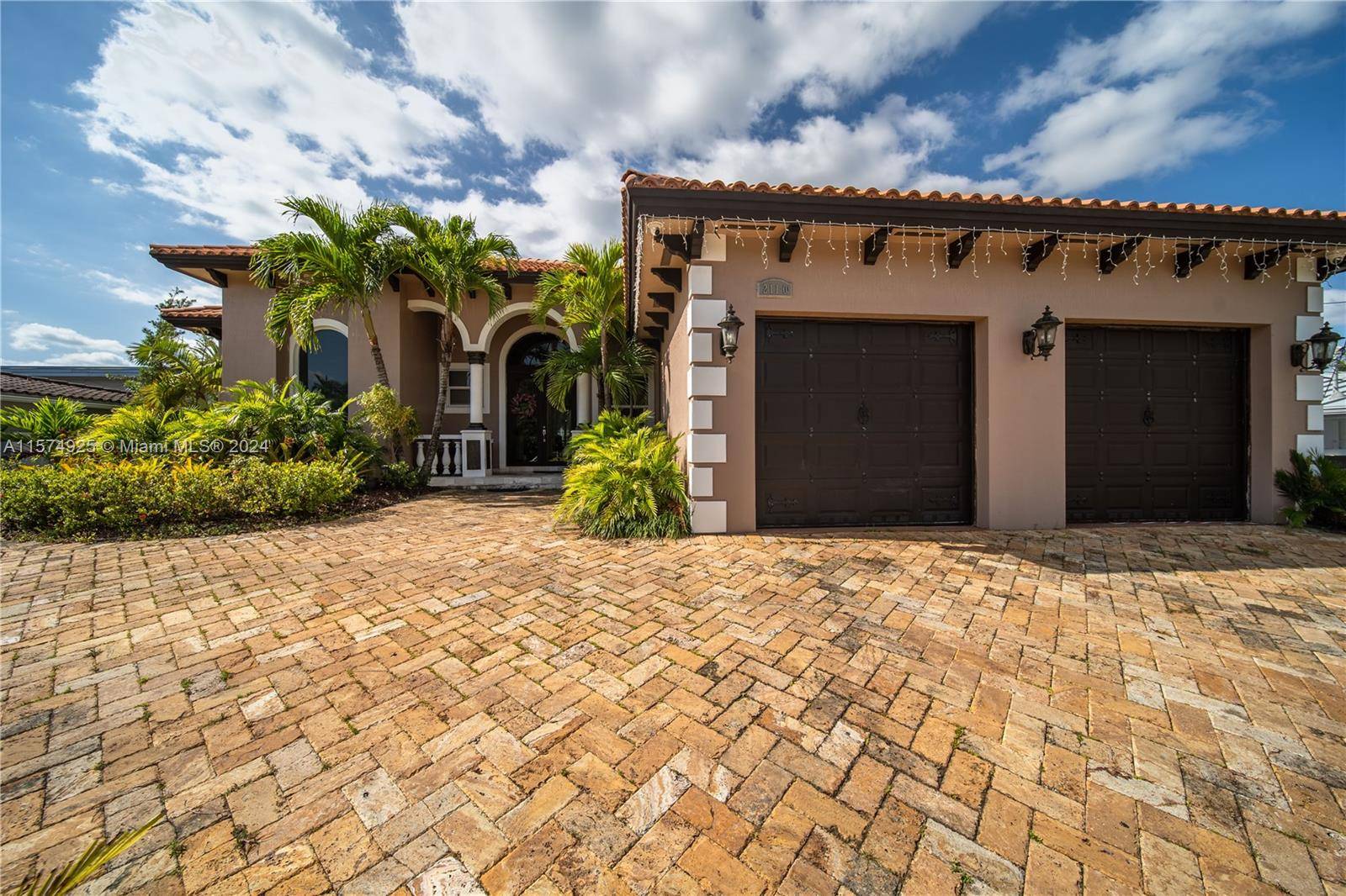 North Miami, FL 33181,2110 NE 124th St