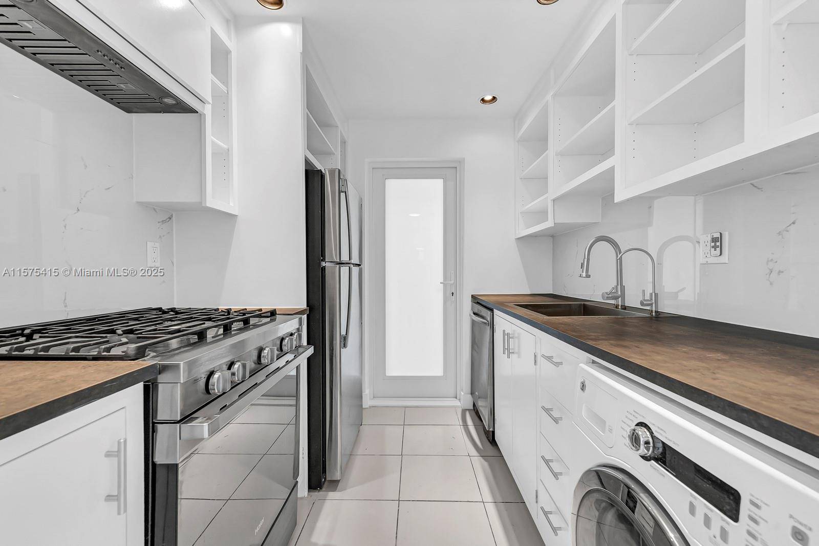 Miami Beach, FL 33141,8040 Tatum Waterway Dr #6