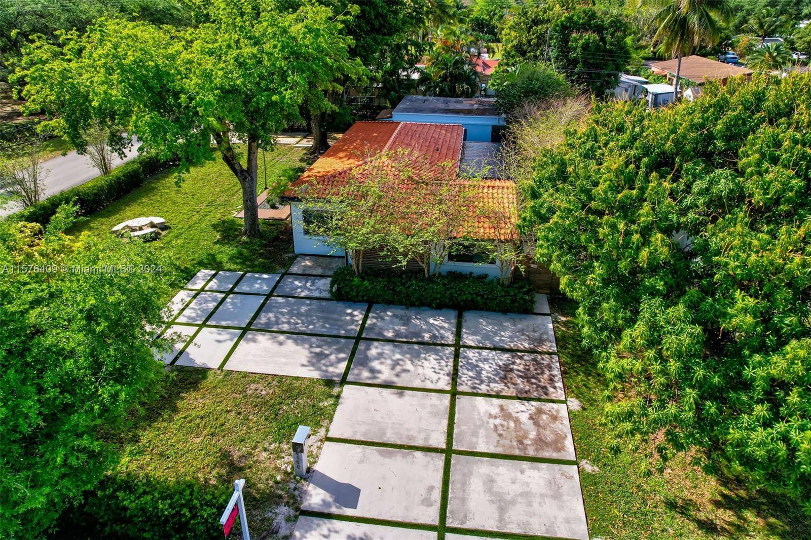 North Miami Beach, FL 33179,2198 NE 183rd St