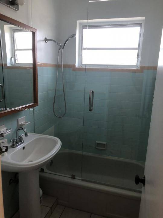 Miami Beach, FL 33140,4720 Pine Tree Dr #17