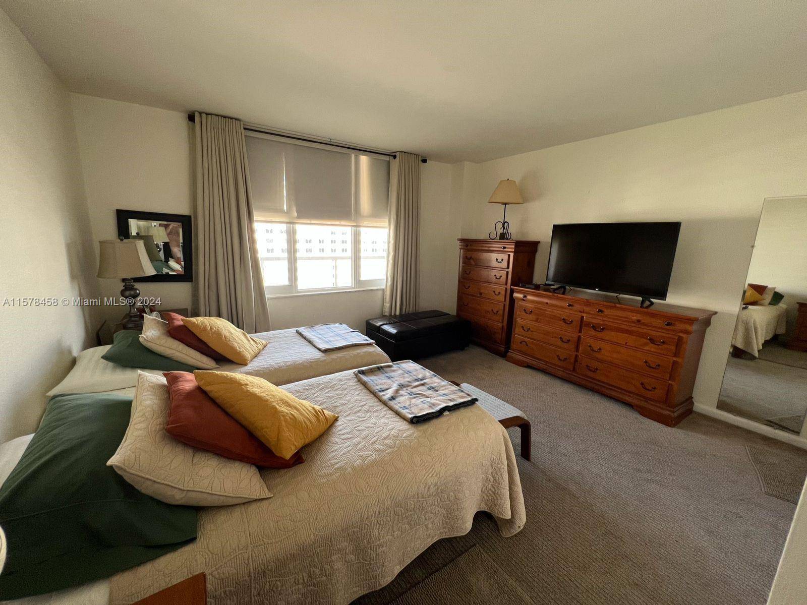Miami Beach, FL 33140,5600 Collins Ave #14A