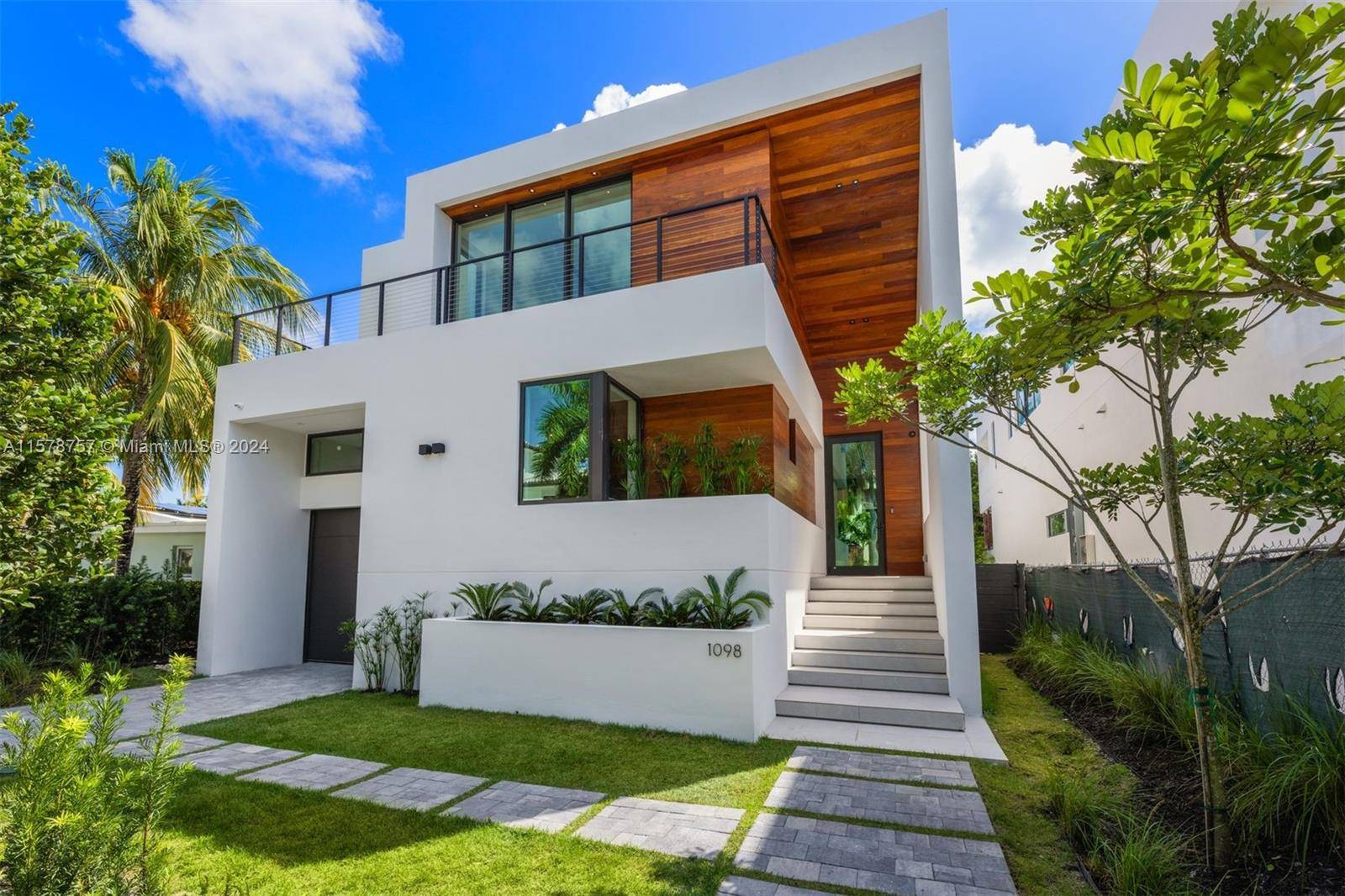 Miami, FL 33139,1098 N Venetian Dr