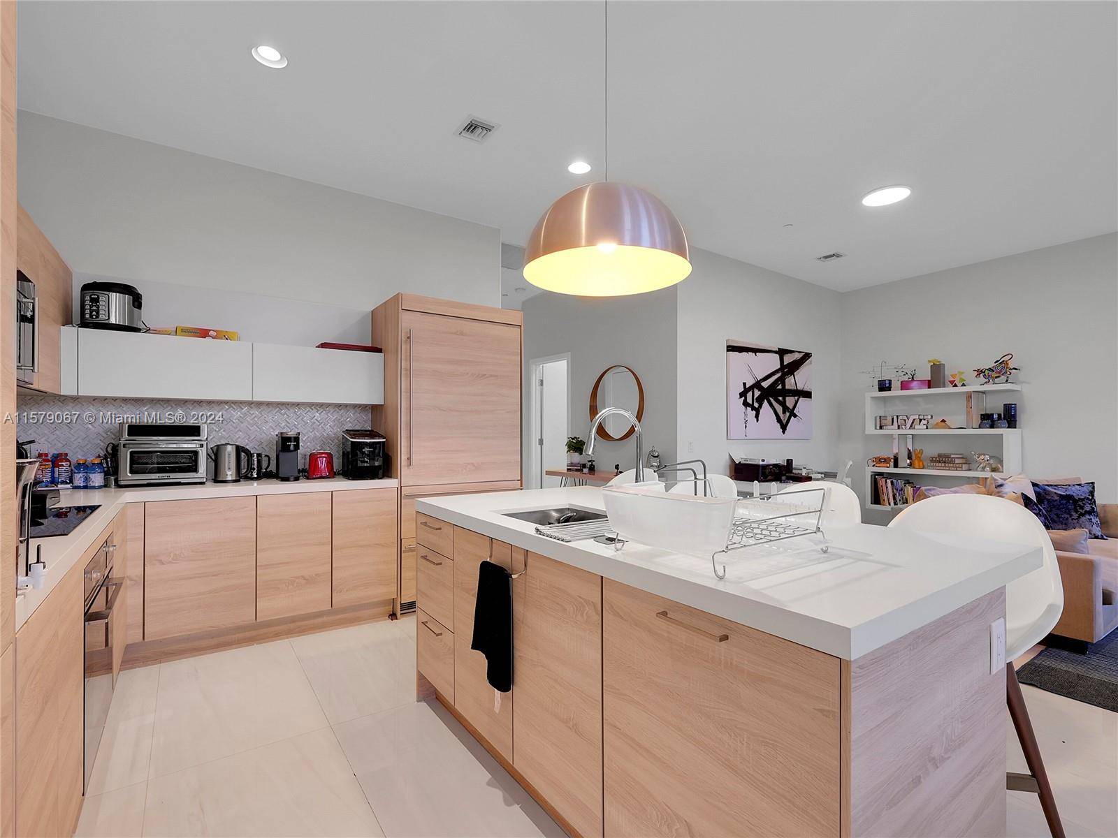 North Miami Beach, FL 33160,16385 Biscayne Blvd #105