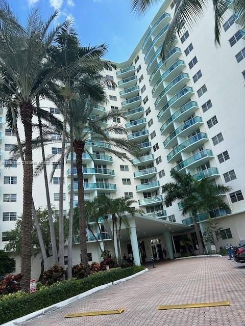 Hollywood, FL 33019,3801 S Ocean Dr #2D