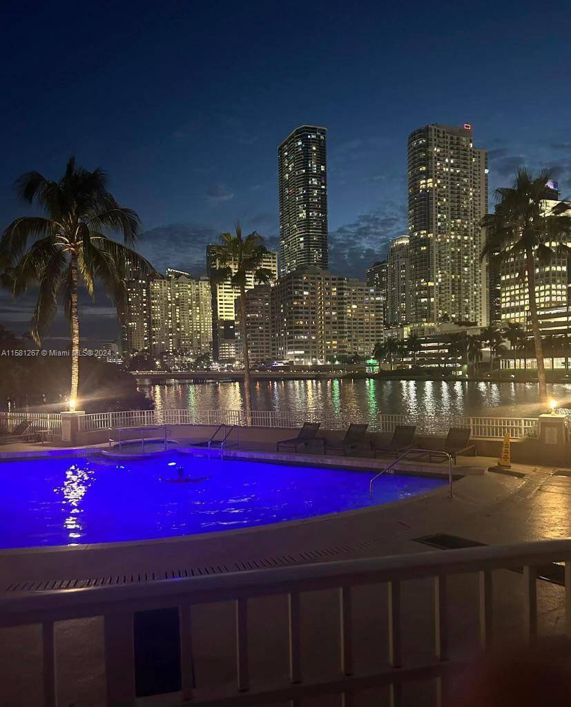 Miami, FL 33131,701 Brickell Key Blvd #202