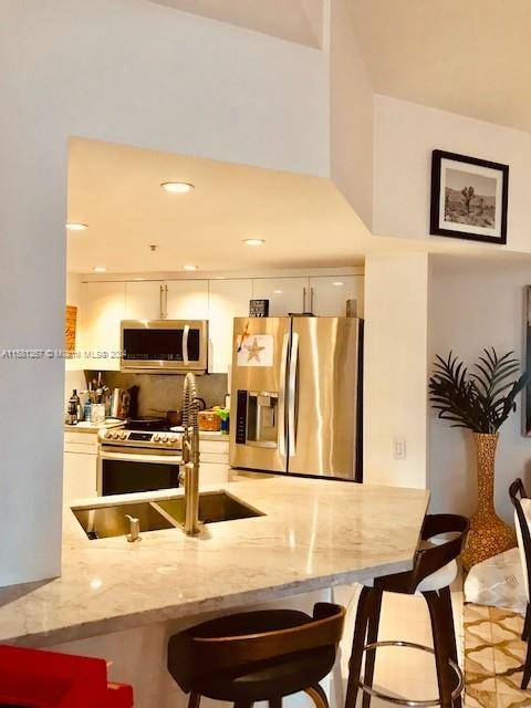 Miami, FL 33131,701 Brickell Key Blvd #202