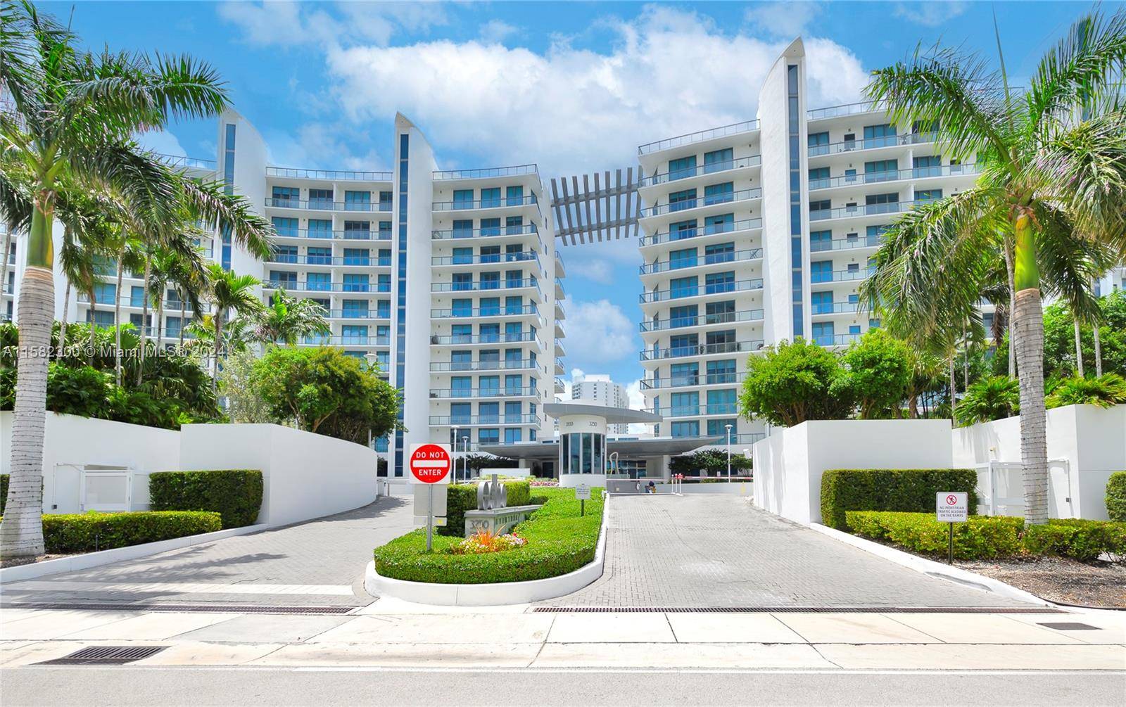 Aventura, FL 33180,3300 NE 188th St #615