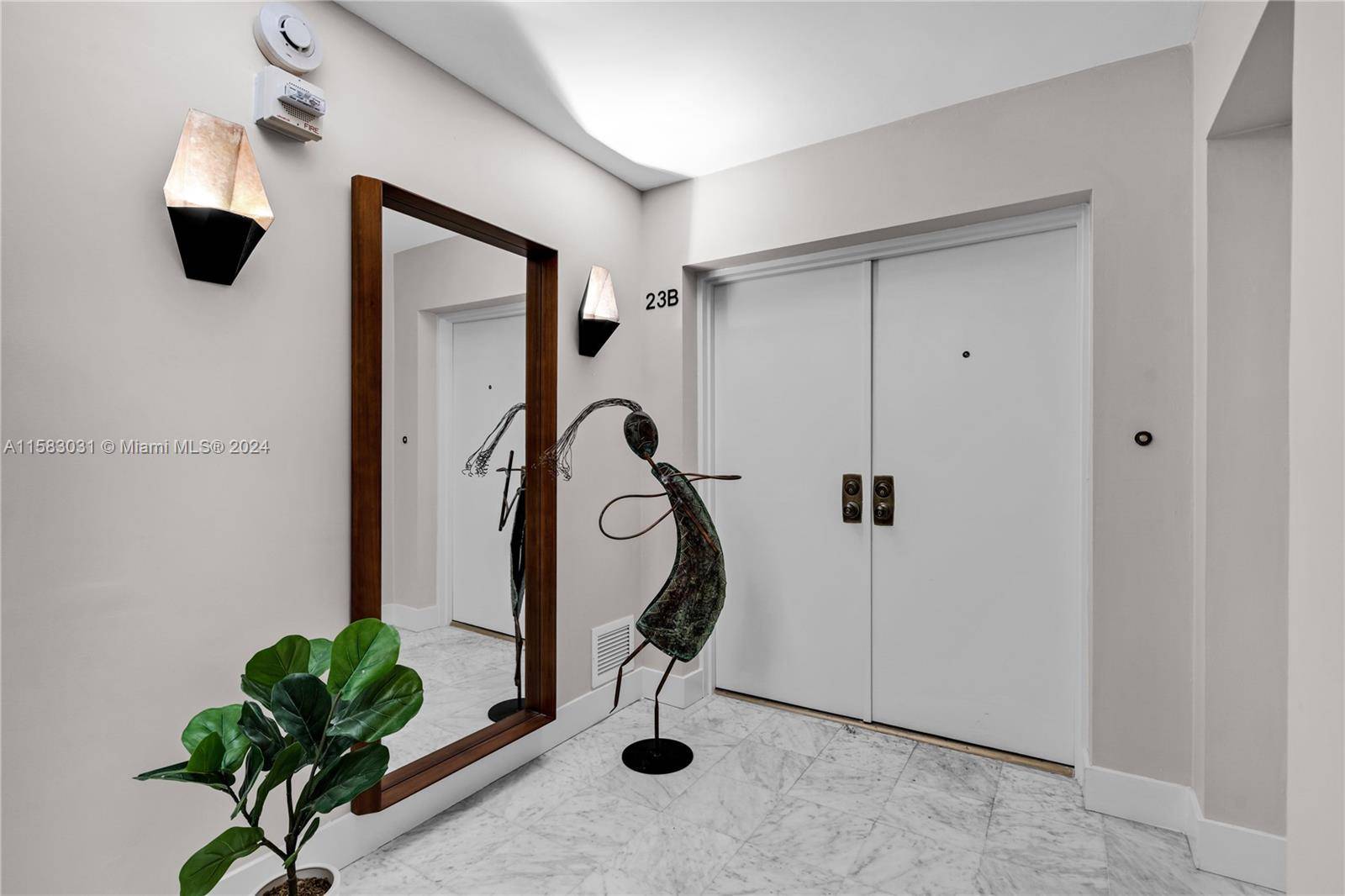 Key Biscayne, FL 33149,881 Ocean Dr #23B