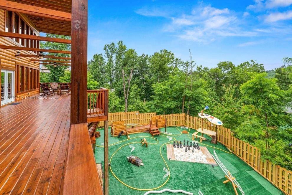 FL 37738,720 Pinecrest DR Gatlinburg, TN