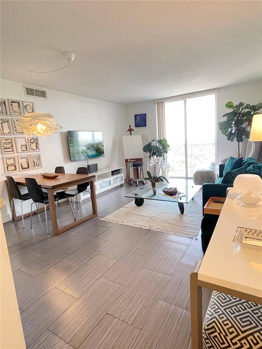 Miami, FL 33130,900 SW 8th St #1409