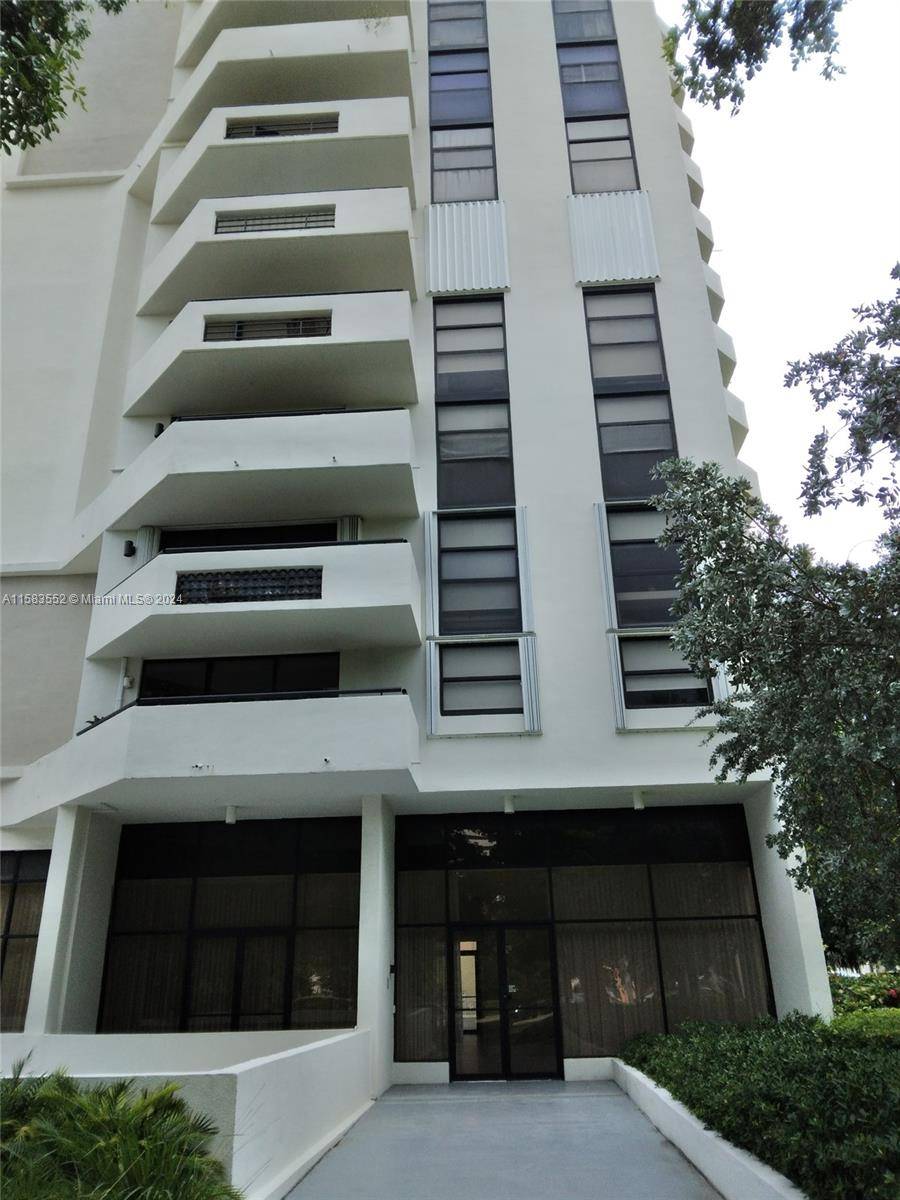 Coral Gables, FL 33134,911 Ponce De Leon Blvd #904