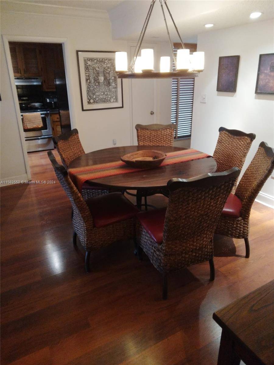 Coral Gables, FL 33134,911 Ponce De Leon Blvd #904
