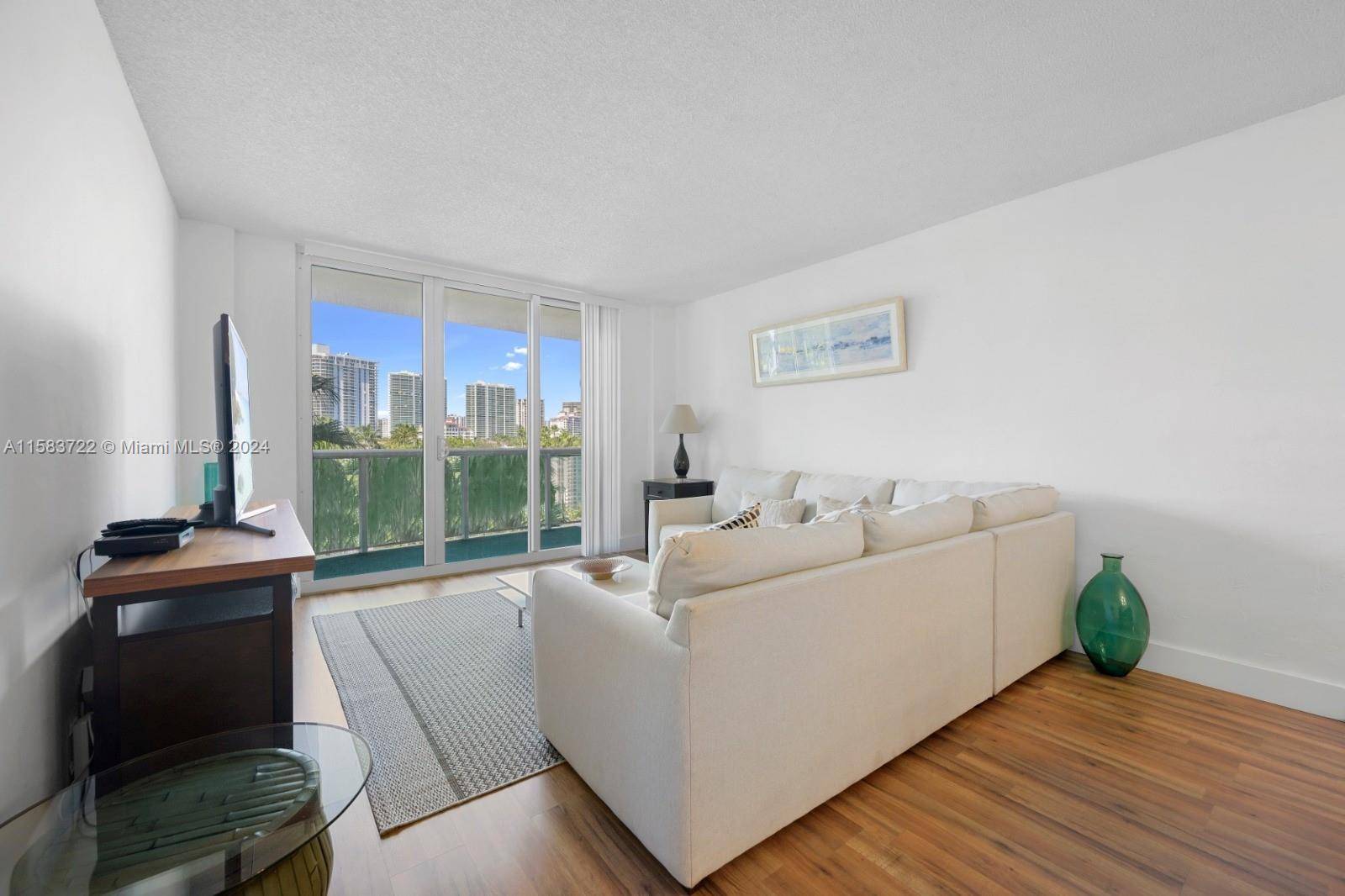 Sunny Isles Beach, FL 33160,19370 Collins Ave #422